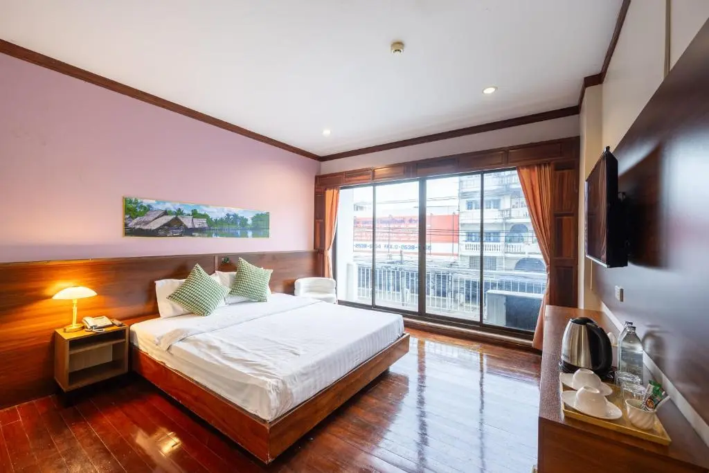 Deluxe King Room